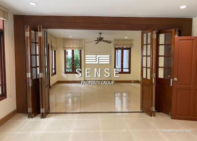 Tropical 5 bed house for rent in Ekkamai