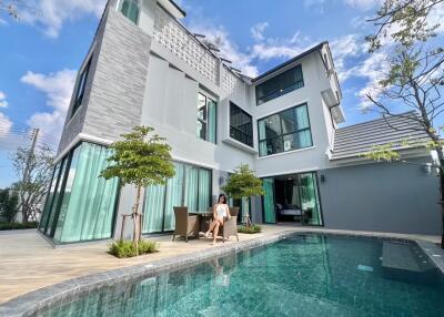 Pool Villa for Sale in San Phranet, San Sai