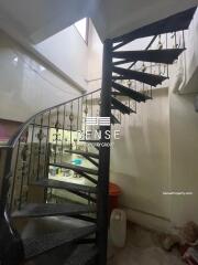 Large 5 bedrooms townhouse for sale at Yenakart