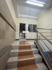 Large 5 bedrooms townhouse for sale at Yenakart