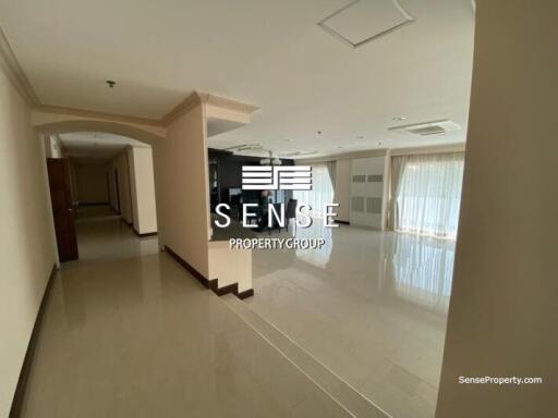 bright 3 bedroom for rent at 33 tower