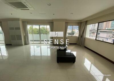 bright 3 bedroom for rent at 33 tower