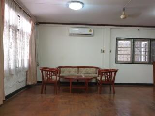 House for Rent in Huai Khwang.