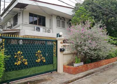 House for Rent in Huai Khwang.