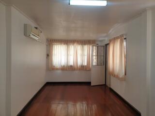 House for Rent in Huai Khwang.