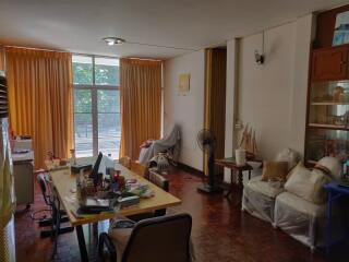 House for Sale in Watthana.