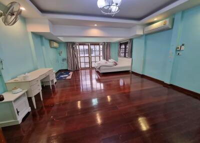 Townhouse for Rent in Phra Khanong near Punnawithi BTS