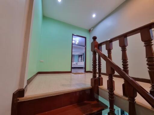 Townhouse for Rent in Phra Khanong near Punnawithi BTS