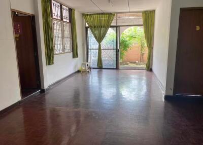 House for Rent in Phra Khanong.