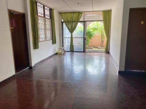 House for Rent in Phra Khanong.