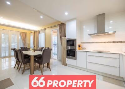 Townhouse for Sale at Sukhumvit 50