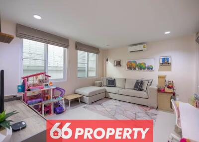 Townhouse for Sale at Sukhumvit 50