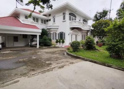 House for Rent in Watthana.