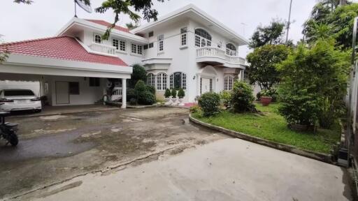 House for Rent in Watthana.