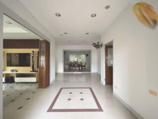 House for Sale in Watthana.