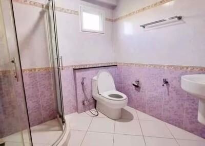 4 ห้องนอน, 3 ห้องน้ำ บ้าน ราคา ฿ 29,000/เดือน