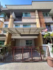 Townhouse for Rent at  PLUS CITY PARK