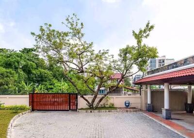 4 Bedroom House for Rent in Bang Na