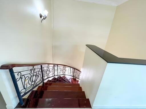 3 Bedroom House for Rent Near Ratchathewi