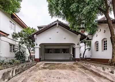 5 Bedroom House for Rent in Phra Khanong