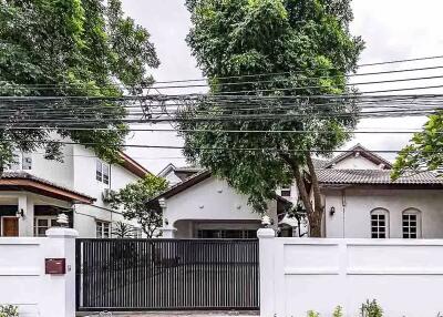 5 Bedroom House for Rent in Phra Khanong