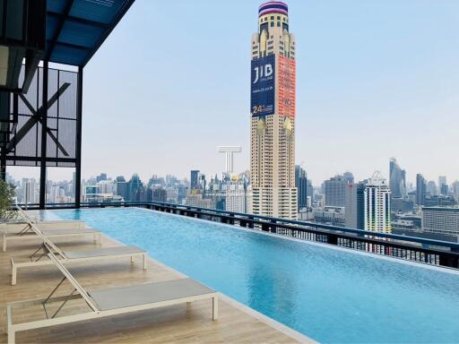 Rooftop infinity pool with city skyline view