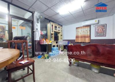 Living room with wooden furniture and air conditioning unit