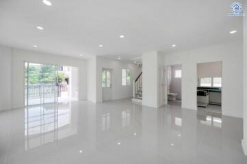 Spacious, bright main living area with modern finishings