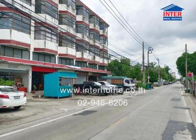 Street view with buildings and vehicles