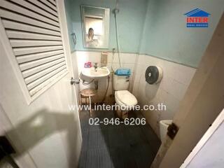 Small bathroom with basic amenities