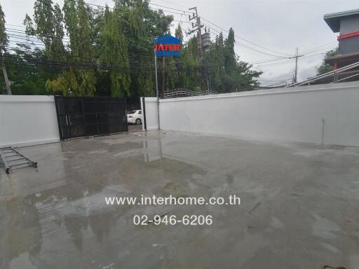 Outdoor parking area with concrete floor