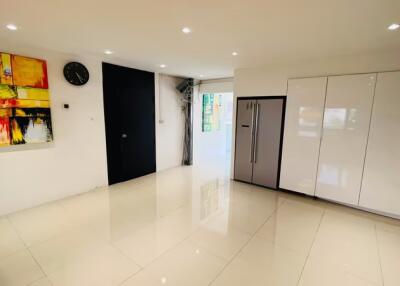 Office Space for Rent in Phra Khanong