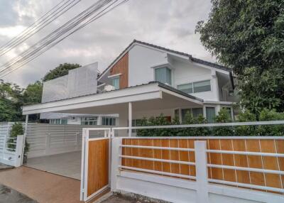 180 ตรม., 5 ห้องนอน, 4 ห้องน้ำ บ้าน ราคา ฿ 4,390,000