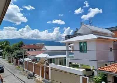 5 Bedroom House for Rent in , Mueang Chiang Mai. - MUE13860
