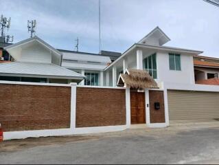 5 Bedroom House for Rent in , Mueang Chiang Mai. - MUE13860