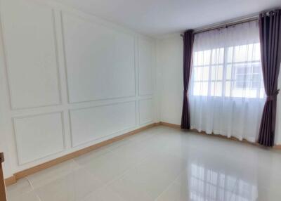 Townhouse for Sale in Lat Phrao