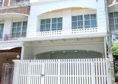 Townhouse for Sale in Lat Phrao