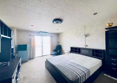 1 Bedroom Condo