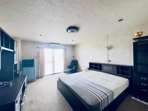 1 Bedroom Condo