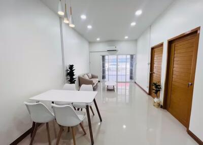 96 ตรม., 2 ห้องนอน, 1 ห้องน้ำ บ้าน ราคา ฿ 2,390,000