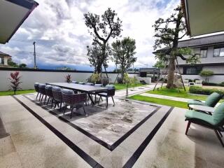 Luxury Pool Villa at San Sai