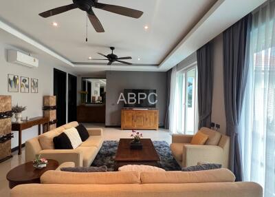 4 Bedrooms 5 Bathrooms in East Pattaya