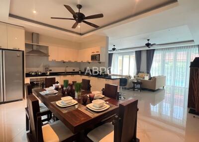 4 Bedrooms 5 Bathrooms in East Pattaya