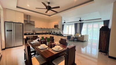 4 Bedrooms 5 Bathrooms in East Pattaya