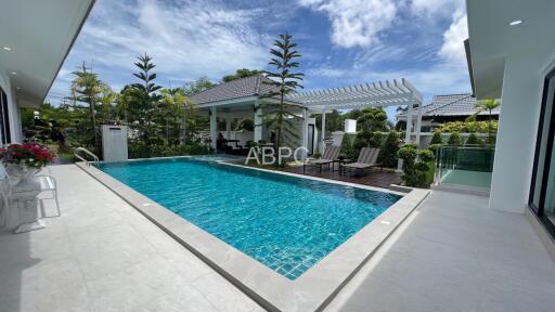 6 Bedrooms 8 Bathrooms in East Pattaya