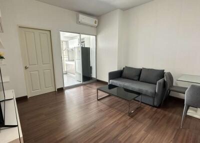 Spacious 1 bedroom condo : Supalai Monte 2