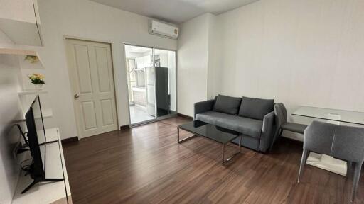 Spacious 1 bedroom condo : Supalai Monte 2