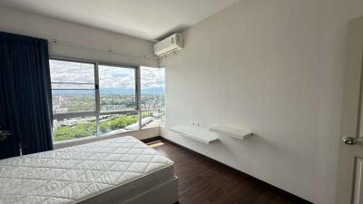 Spacious 1 bedroom condo : Supalai Monte 2