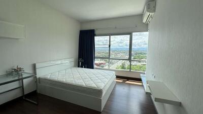 Spacious 1 bedroom condo : Supalai Monte 2