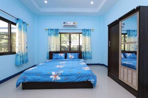 3 bedroom bungalow to rent on Charoen Rajd Road